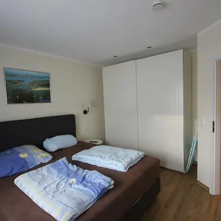 In Warnemünde, Friedrich-franz-straße 11 *