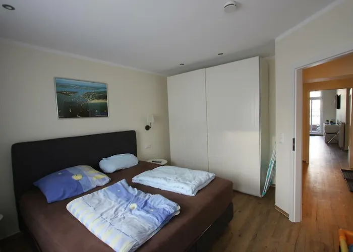 Ff11 In Warnemuende, Friedrich-franz-strasse 11 *