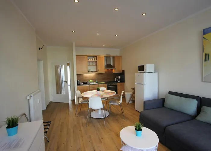 Ff11 In Warnemuende, Friedrich-franz-strasse 11 *